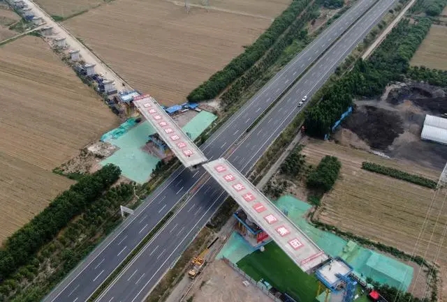 万吨大桥成功转体 西延高铁加速建设