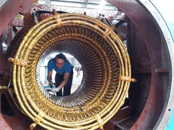 哪些类型的定子铁心槽可用于三相异步电动机？